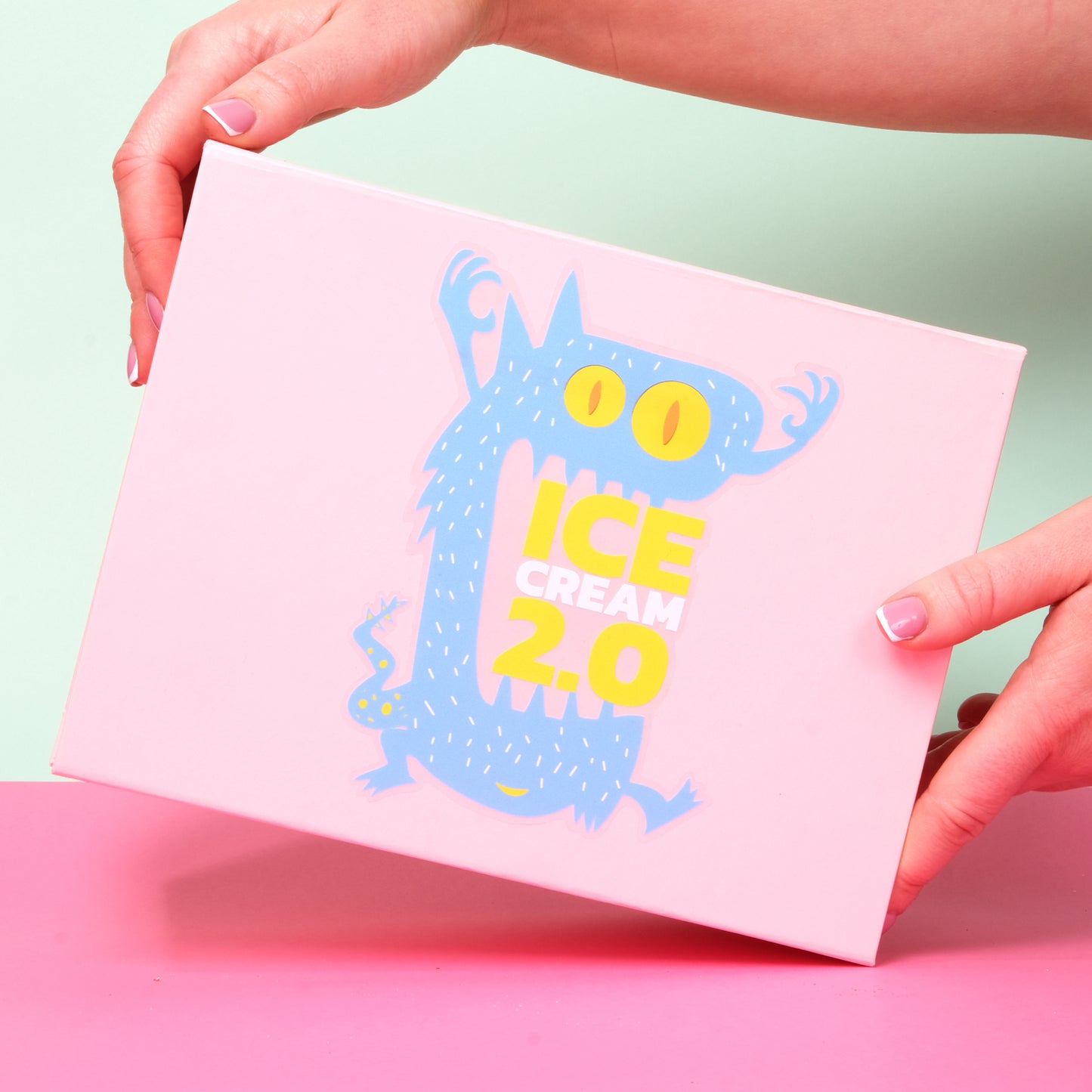 DRY ICE CREAM SUBSCRIPTION BOX